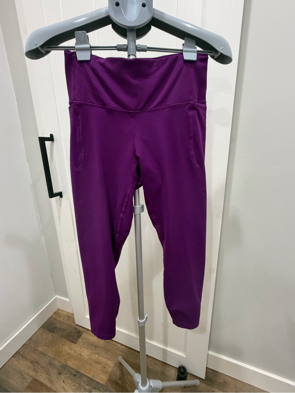Under Armour Deep Purple Women’s Performance Capri Cropped Leggings